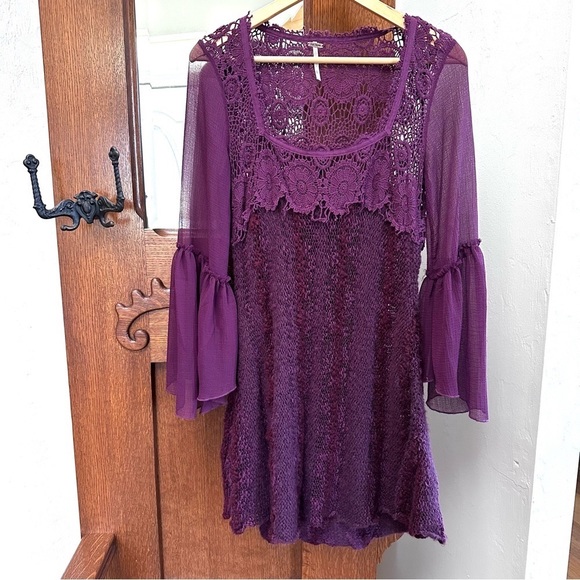 🥳 * CLEARANCE * FREE PEOPLE Gorgeous Boho Dress with Bell Sleeves - Picture 2 of 16